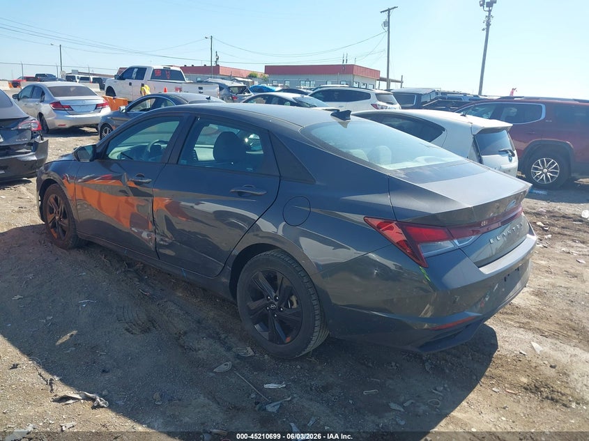 2023 HYUNDAI ELANTRA auction photo 3
