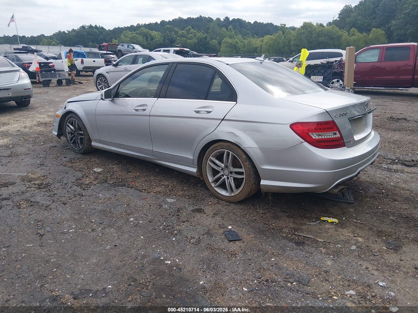 Vin: wddgf8bb3cr207207, lot: 45708455, mercedes-benz c 300 luxury 4matic/sport 4matic 20123