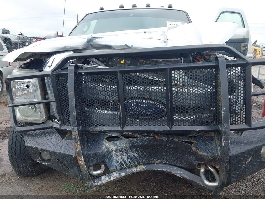 2011 FORD F-250 auction photo 6