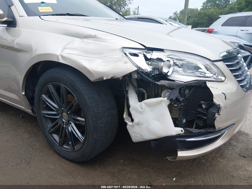 2014 CHRYSLER 200 auction photo 6