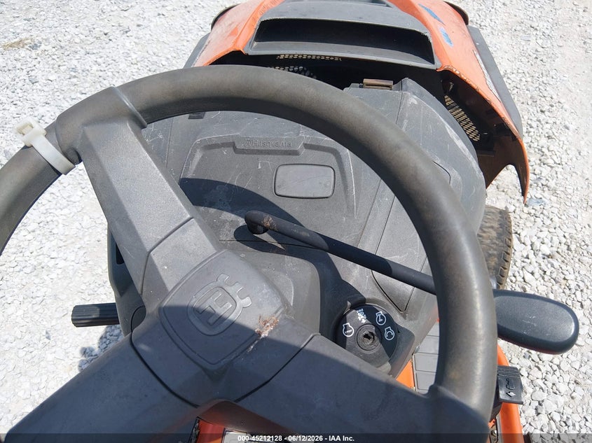 2018 HUSQVARNA YTH18542 RIDING LAWNMOWER auction photo 7