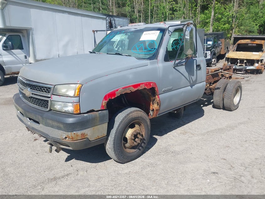 2006 CHEVROLET SILVERADO 3500 CHASSIS auction photo 2