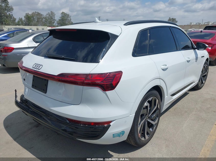 Vin: wa15aage4rb061907, lot: 45710337, audi q8 e-tron premium plus quattro 20244