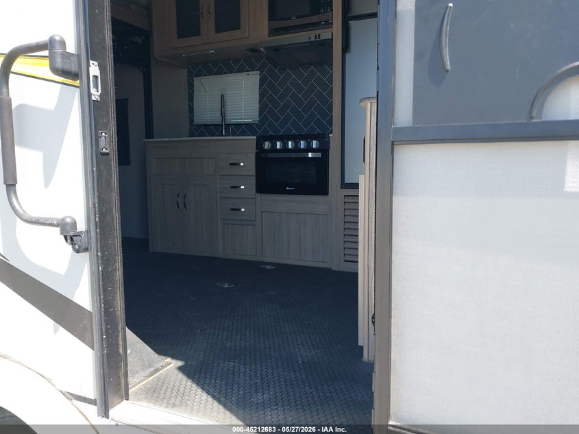 2021 COACHMEN ADRENALINE 21LT auction photo 5