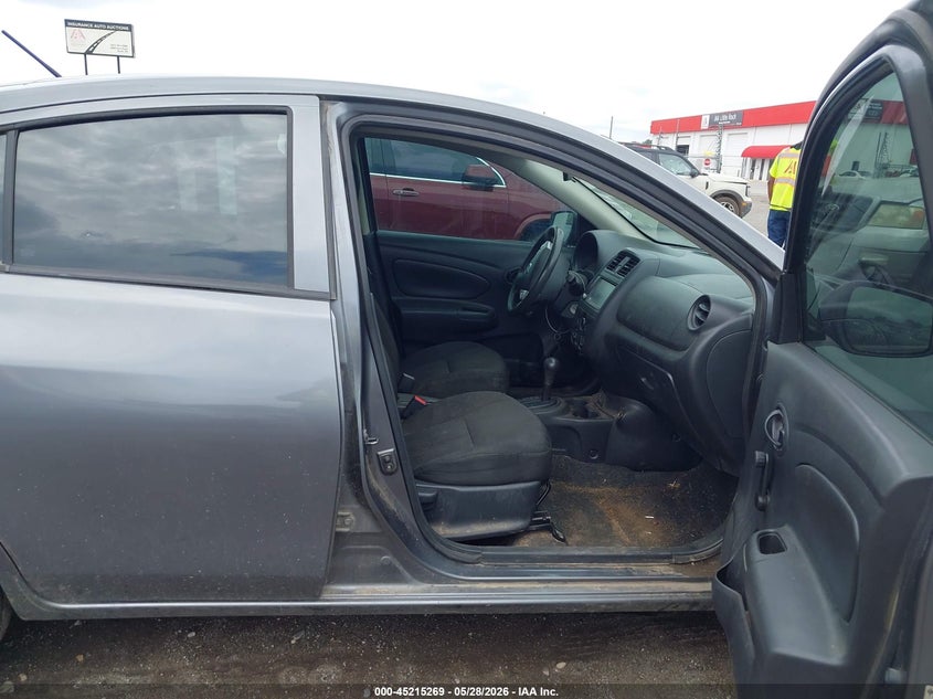 2019 NISSAN VERSA auction photo 5