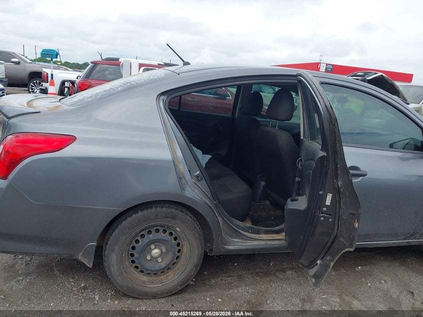 2019 NISSAN VERSA auction photo 8
