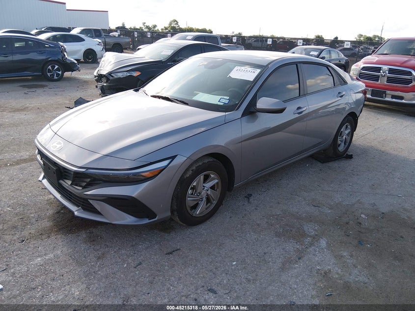 2025 HYUNDAI ELANTRA auction photo 2