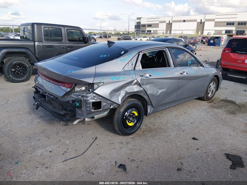 2025 HYUNDAI ELANTRA auction photo 4