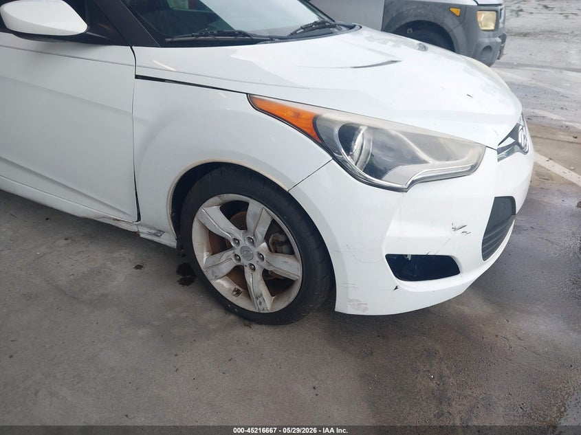 2014 Hyundai Veloster Base W/Gray VIN: KMHTC6AD4EU185268 Lot: 45216667