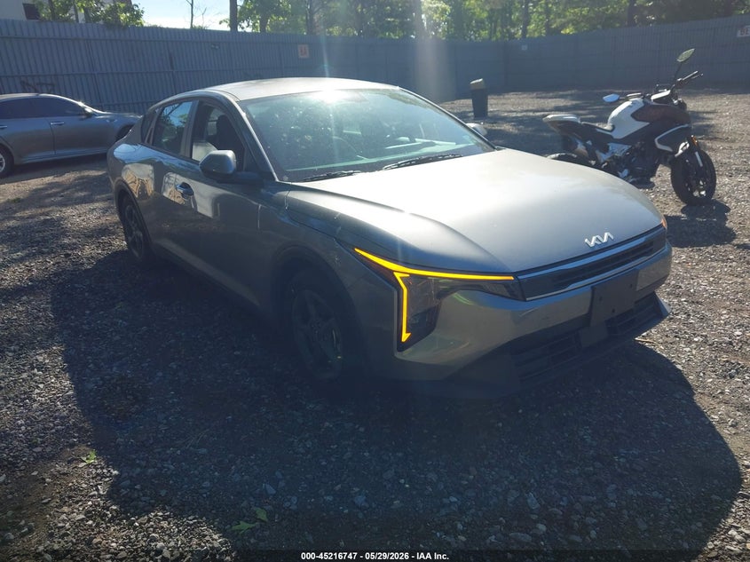 Vin: 3kpft4de8se227736, lot: 45714502, kia k4 lxs 2025 img_1