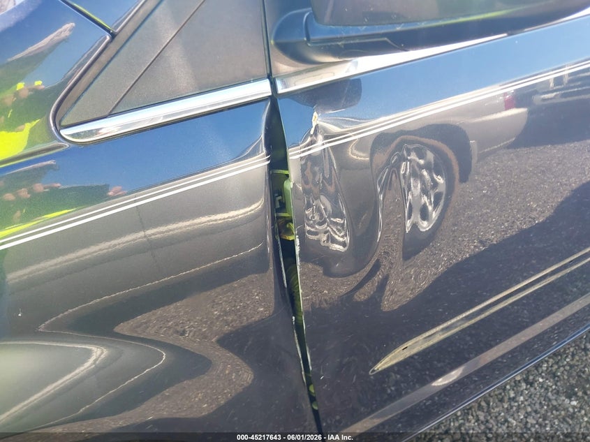 2013 CHRYSLER TOWN & COUNTRY auction photo 6