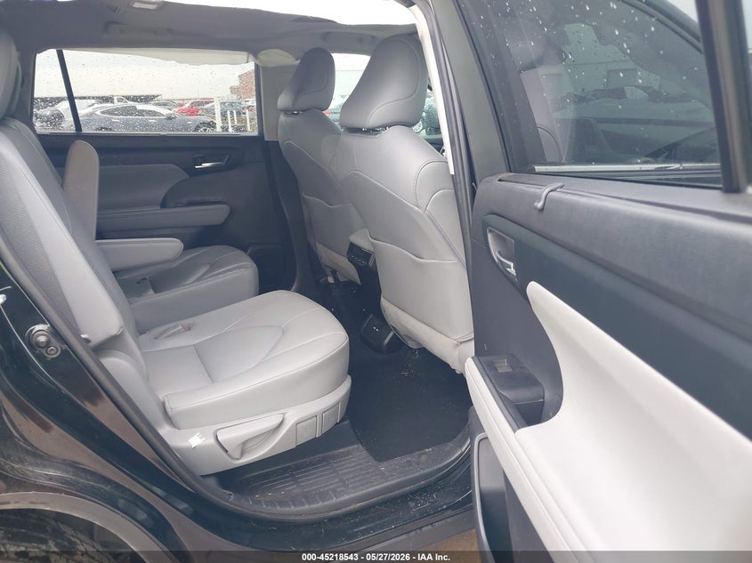 2020 TOYOTA HIGHLANDER auction photo 8