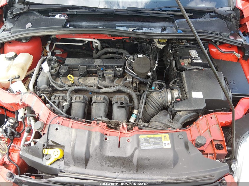 1FAHP3F22CL352787 2012 Ford Focus 2.0 Se red