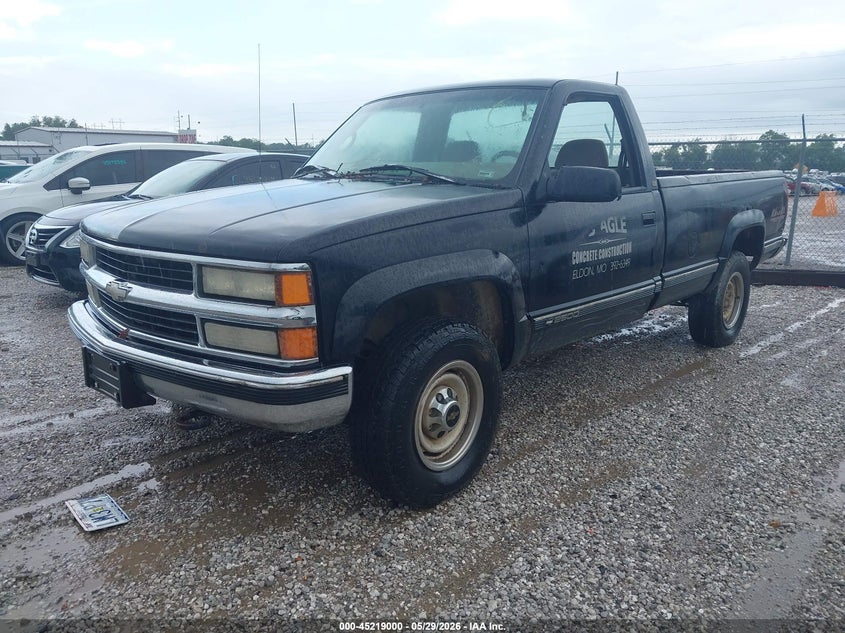 1998 CHEVROLET K2500 auction photo 2
