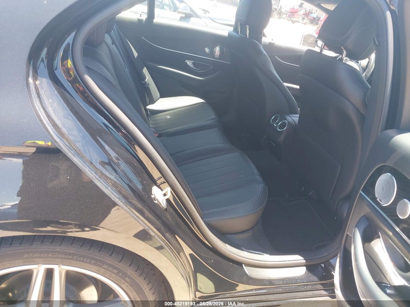 2018 Mercedes-Benz E 300 VIN: WDDZF4JB2JA308723 Lot: 45219193