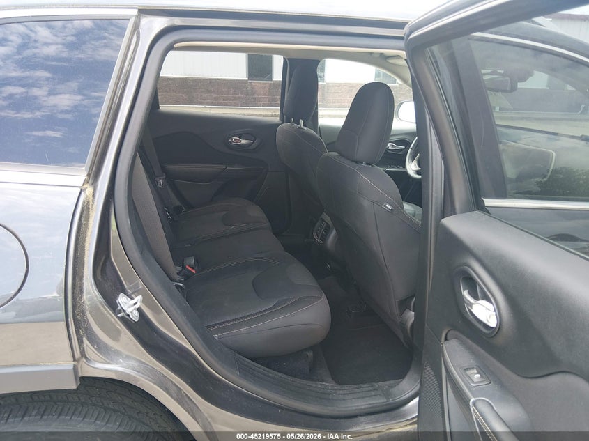 2016 JEEP CHEROKEE auction photo 8