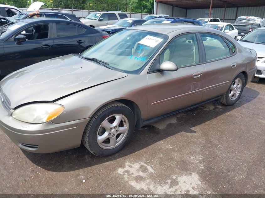2004 FORD TAURUS auction photo 2