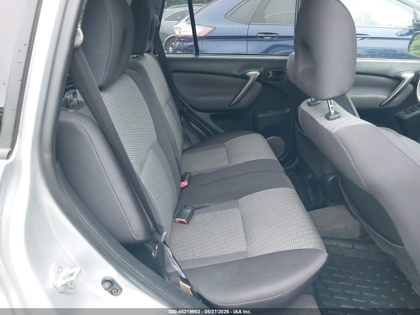2004 TOYOTA RAV4 auction photo 8
