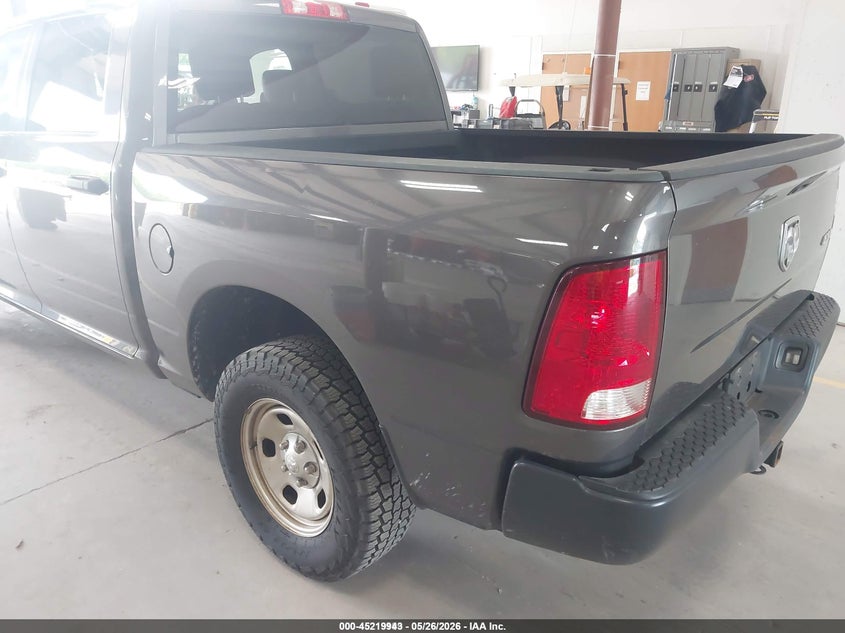 Vin: 1c6rr7kt9js323103, lot: 45717704, ram 1500 tradesman  4x4 5'7 box 20183