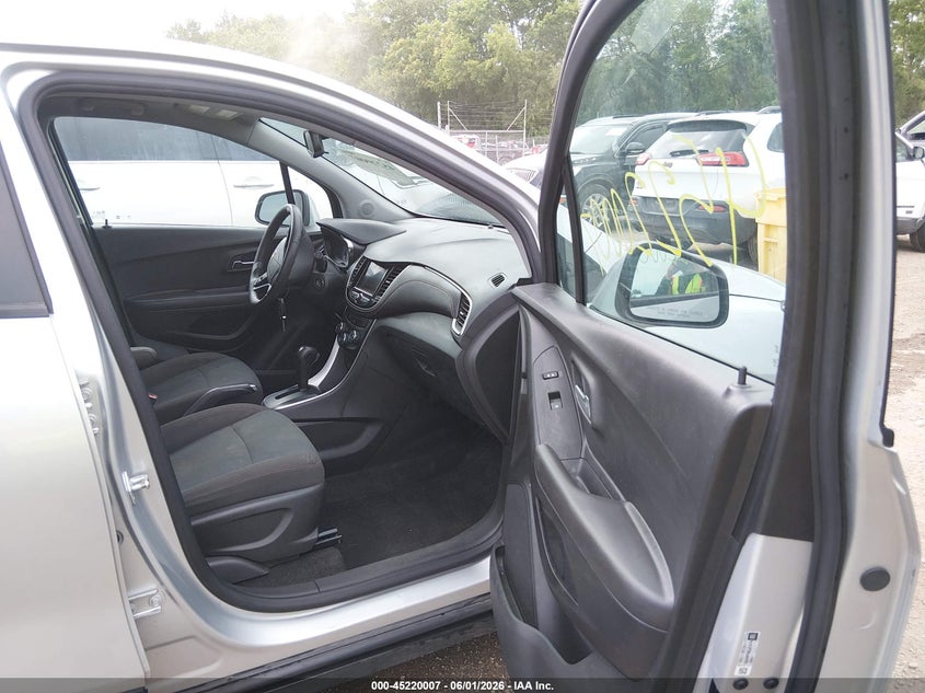 2020 CHEVROLET TRAX auction photo 5