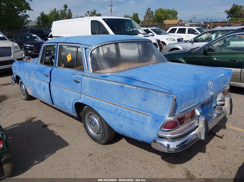 1963 MERCEDES-BENZ 220 auction photo 3