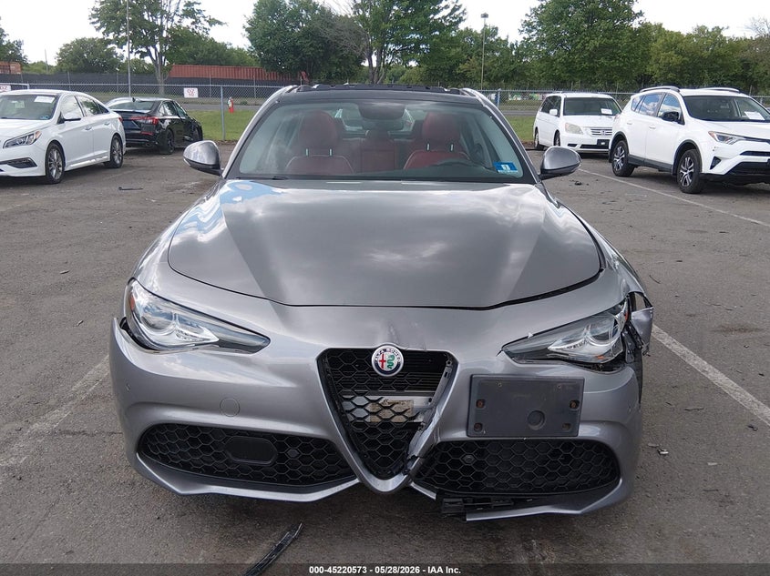 2018 Alfa Romeo Giulia Ti Sport VIN: ZARFAECNXJ7589925 Lot: 45220573