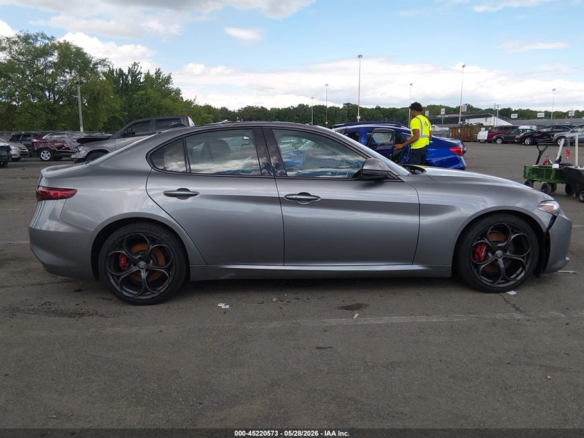 2018 Alfa Romeo Giulia Ti Sport VIN: ZARFAECNXJ7589925 Lot: 45220573
