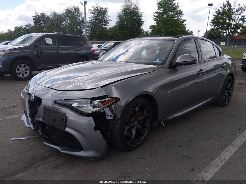 2018 Alfa Romeo Giulia Ti Sport VIN: ZARFAECNXJ7589925 Lot: 45220573