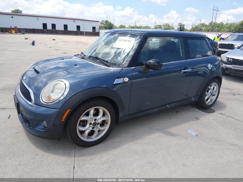 WMWSV3C5XBTY21382 2011 Mini Cooper S photo 1