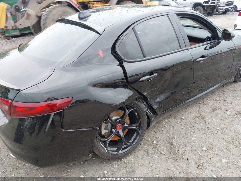 2018 Alfa Romeo Giulia Awd VIN: ZARFAEDN5J7592892 Lot: 45221273