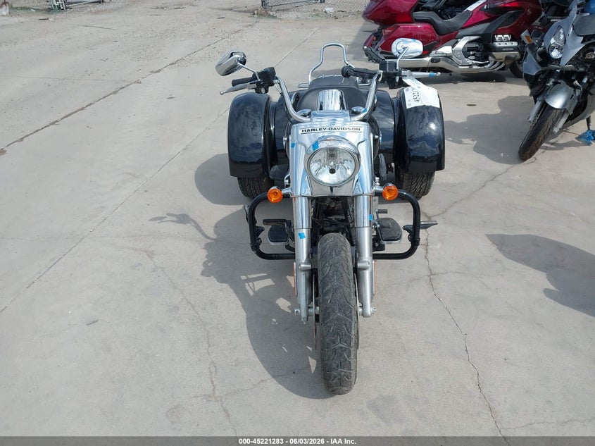2016 HARLEY-DAVIDSON FREEWHEELER MOTO 2