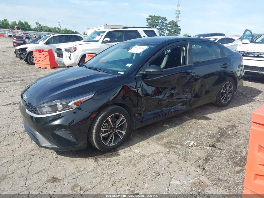 VIN 3KPF24AD2PE563226 2023 KIA FORTE LXS