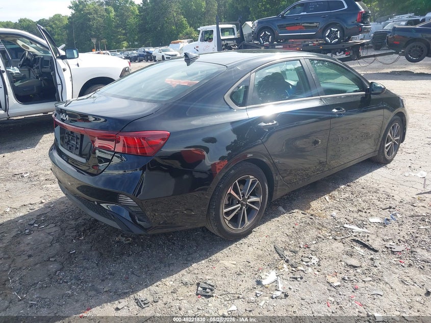 VIN 3KPF24AD2PE563226 2023 KIA FORTE LXS