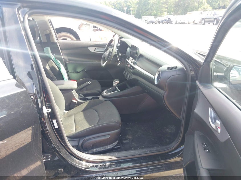 VIN 3KPF24AD2PE563226 2023 KIA FORTE LXS