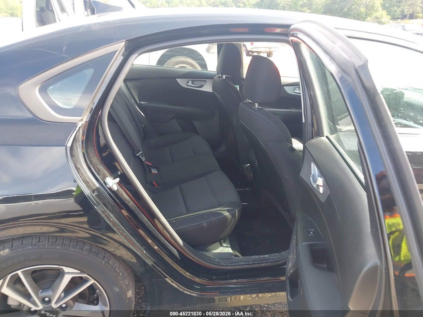 VIN 3KPF24AD2PE563226 2023 KIA FORTE LXS