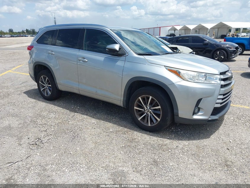 Vin: 5tdkzrfh2js266148, lot: 45719629, toyota highlander xle 2018 img_1