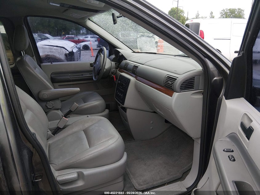 2005 FORD FREESTAR auction photo 5