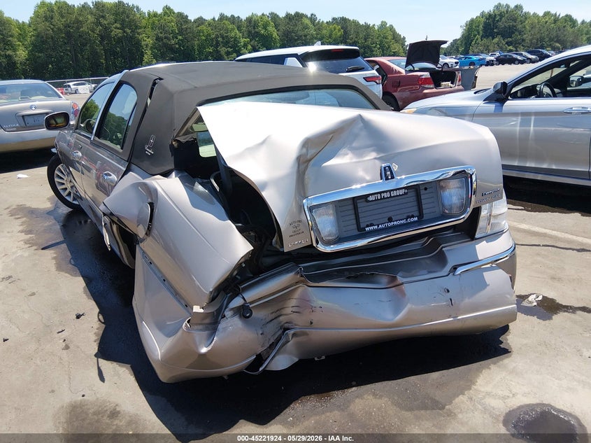 2003 Lincoln Town Car Executive VIN: 1LNHM81W13Y684972 Lot: 45221924
