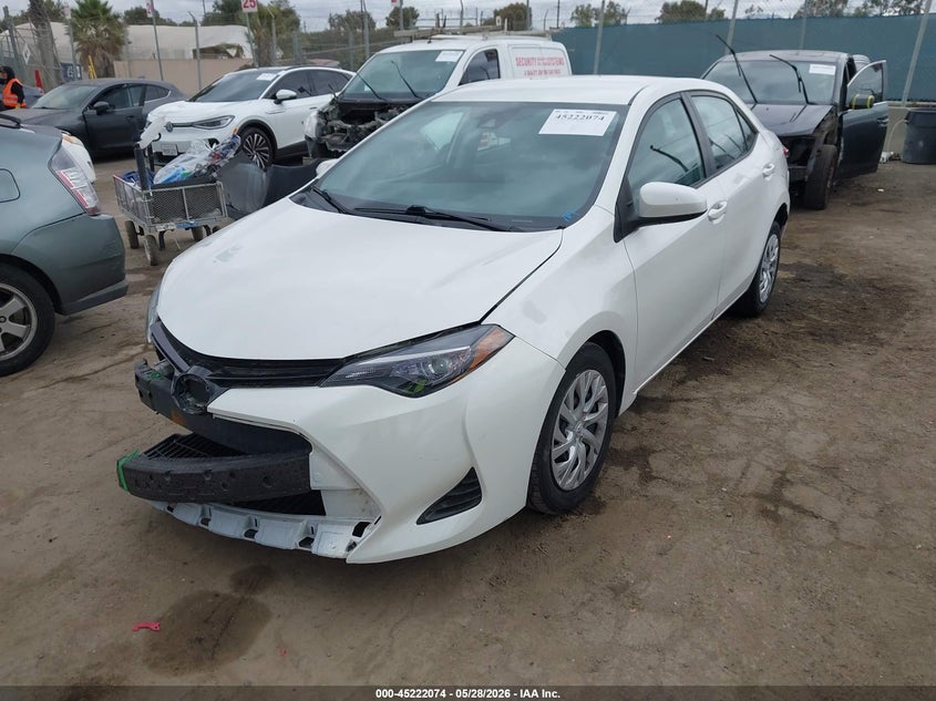 2018 Toyota Corolla Le 5YFBURHE4JP836337 photo 1