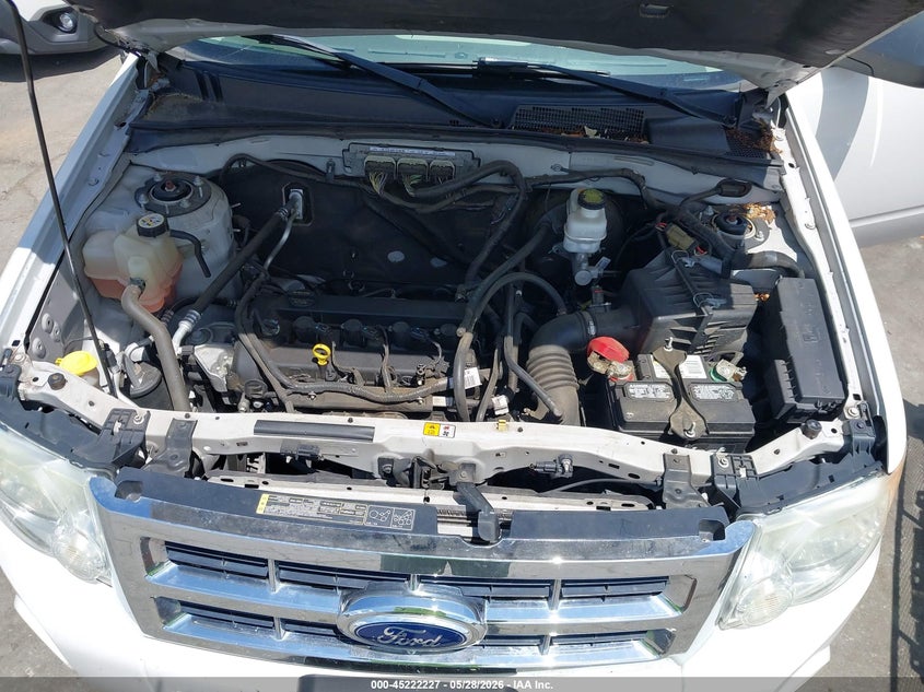 1FMCU0D73CKC57750 2012 Ford Escape 2.5 Xlt white