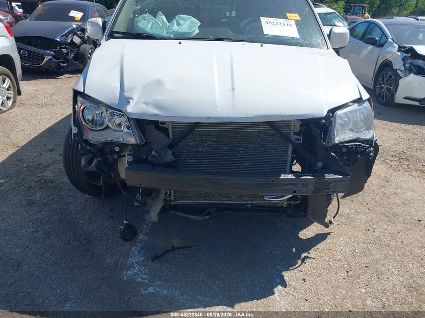 2016 CHRYSLER TOWN & COUNTRY auction photo 6
