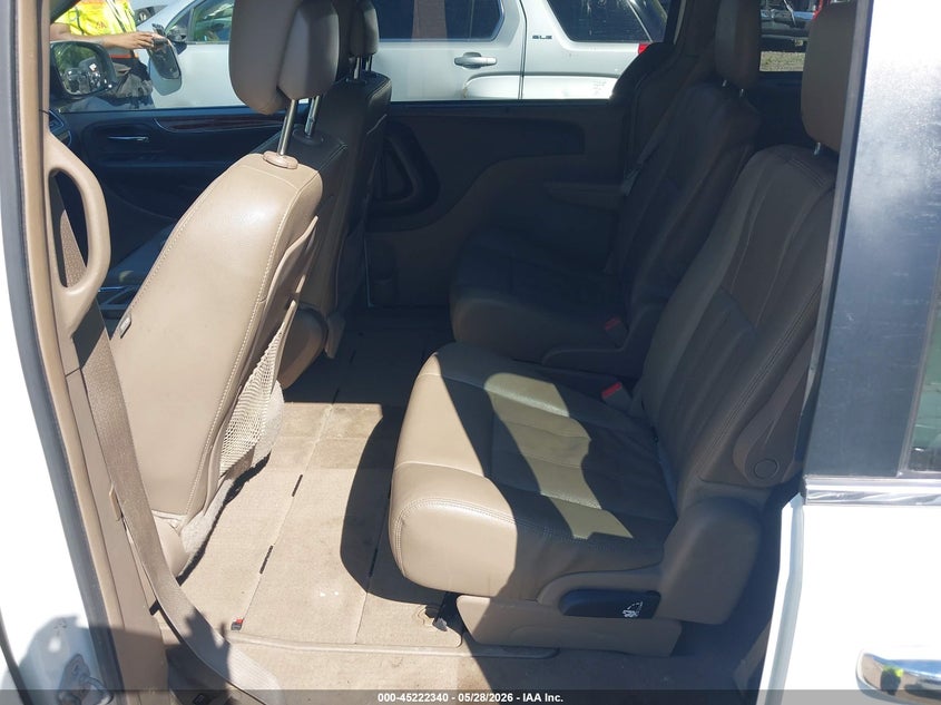 2016 CHRYSLER TOWN & COUNTRY auction photo 8
