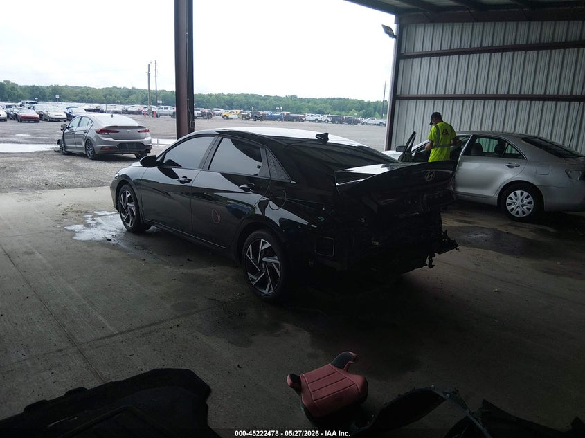 2025 HYUNDAI ELANTRA auction photo 3