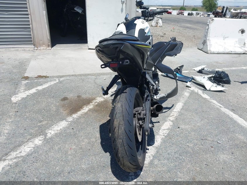 2017 Yamaha Yzfr3 A VIN: MH3RH15Y4HK002355 Lot: 45223095