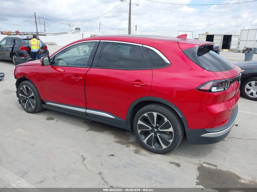 2023 VINFAST VF 8 auction photo 3