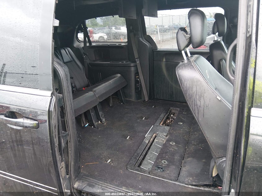 2014 Chrysler Town & Country S VIN: 2C4RC1HG3ER277180 Lot: 45223437