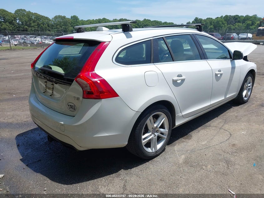 Vin: yv140mek6f1233431, lot: 45721518, volvo v60 t5 premier 20154