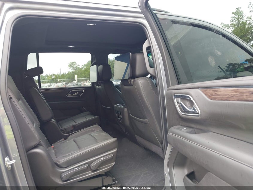 CHEVROLET SUBURBAN - zdjęcie 8