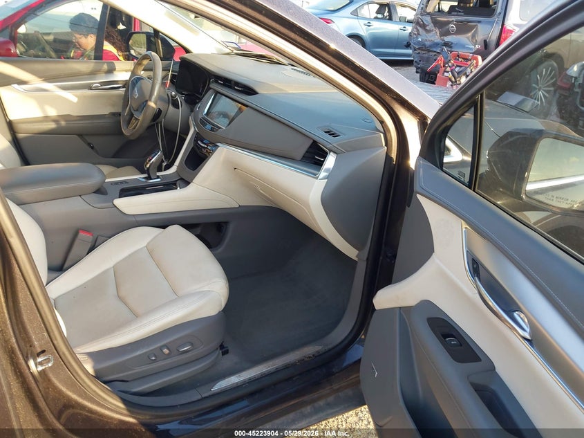 2017 CADILLAC XT5 auction photo 5