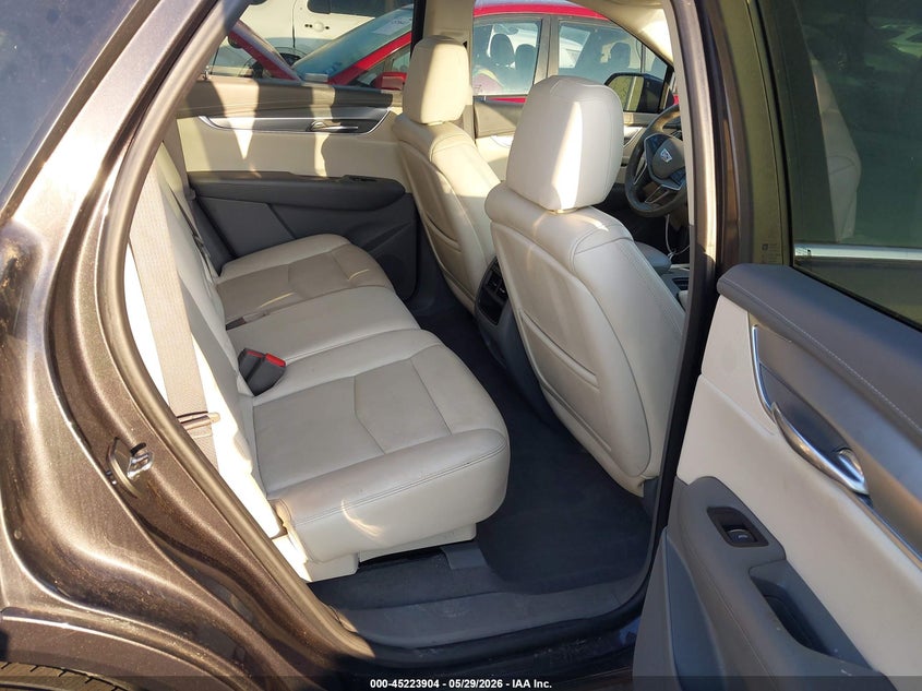2017 CADILLAC XT5 auction photo 8
